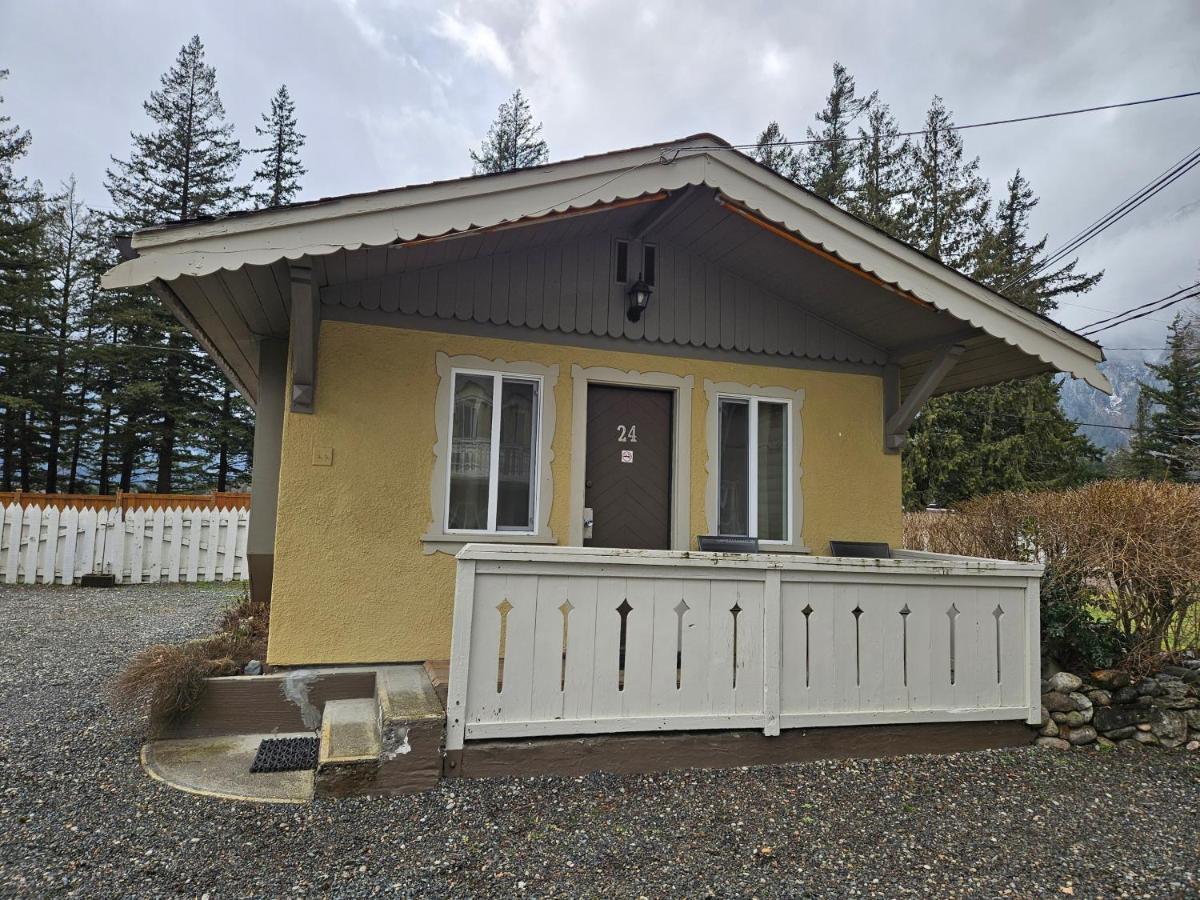 Swiss Chalets Motel Hope Extérieur photo
