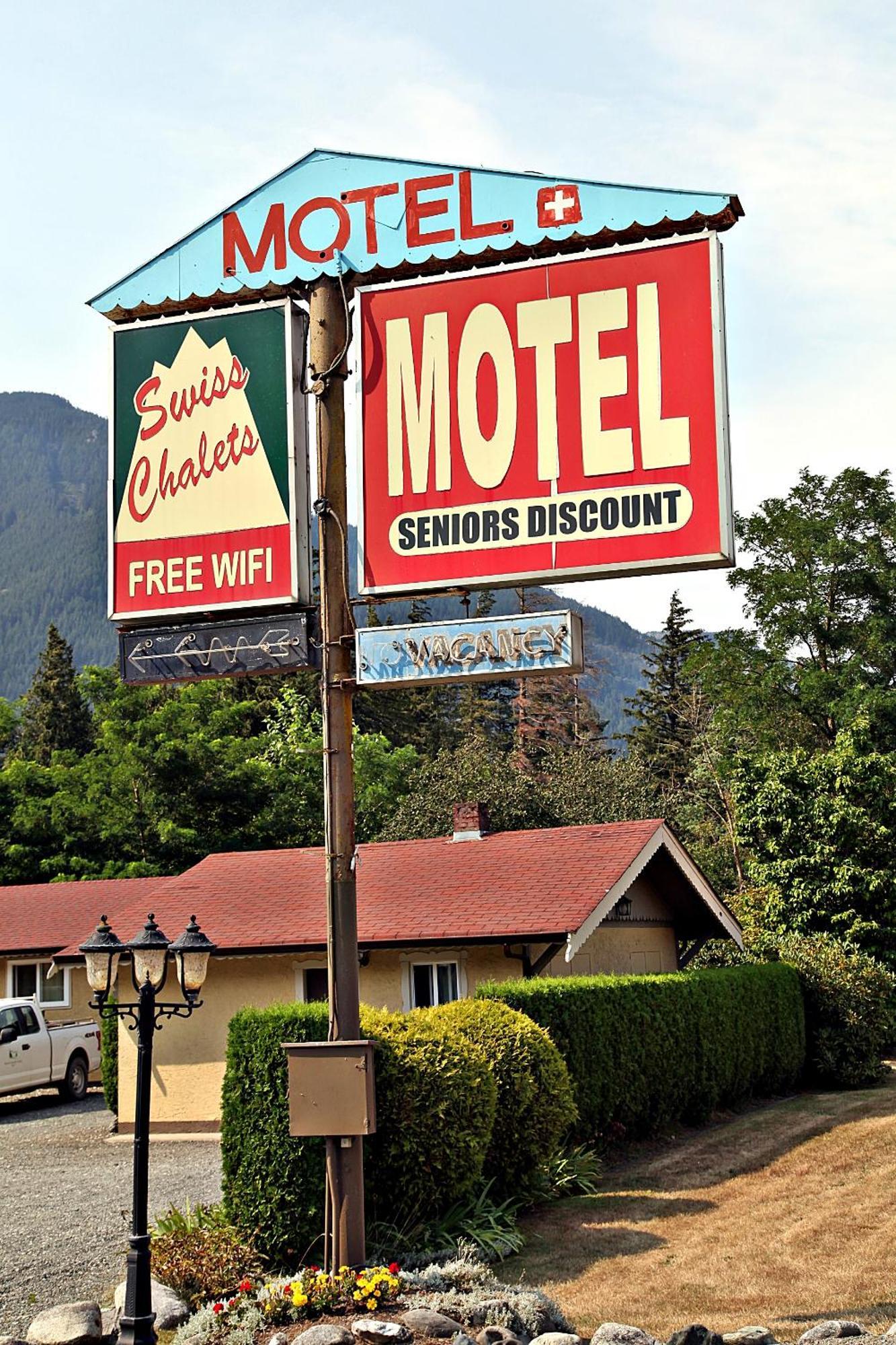 Swiss Chalets Motel Hope Extérieur photo