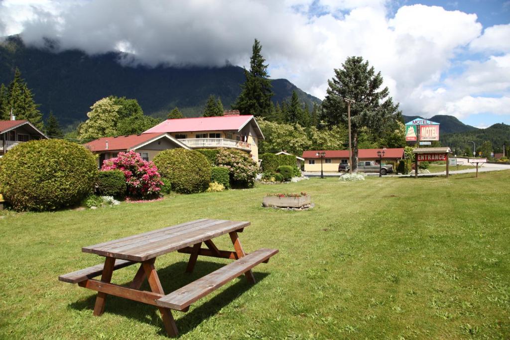 Swiss Chalets Motel Hope Extérieur photo