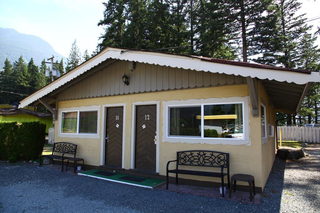 Swiss Chalets Motel Hope Extérieur photo