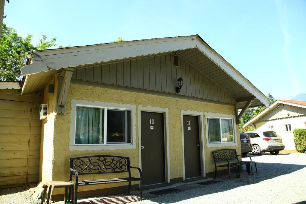 Swiss Chalets Motel Hope Extérieur photo