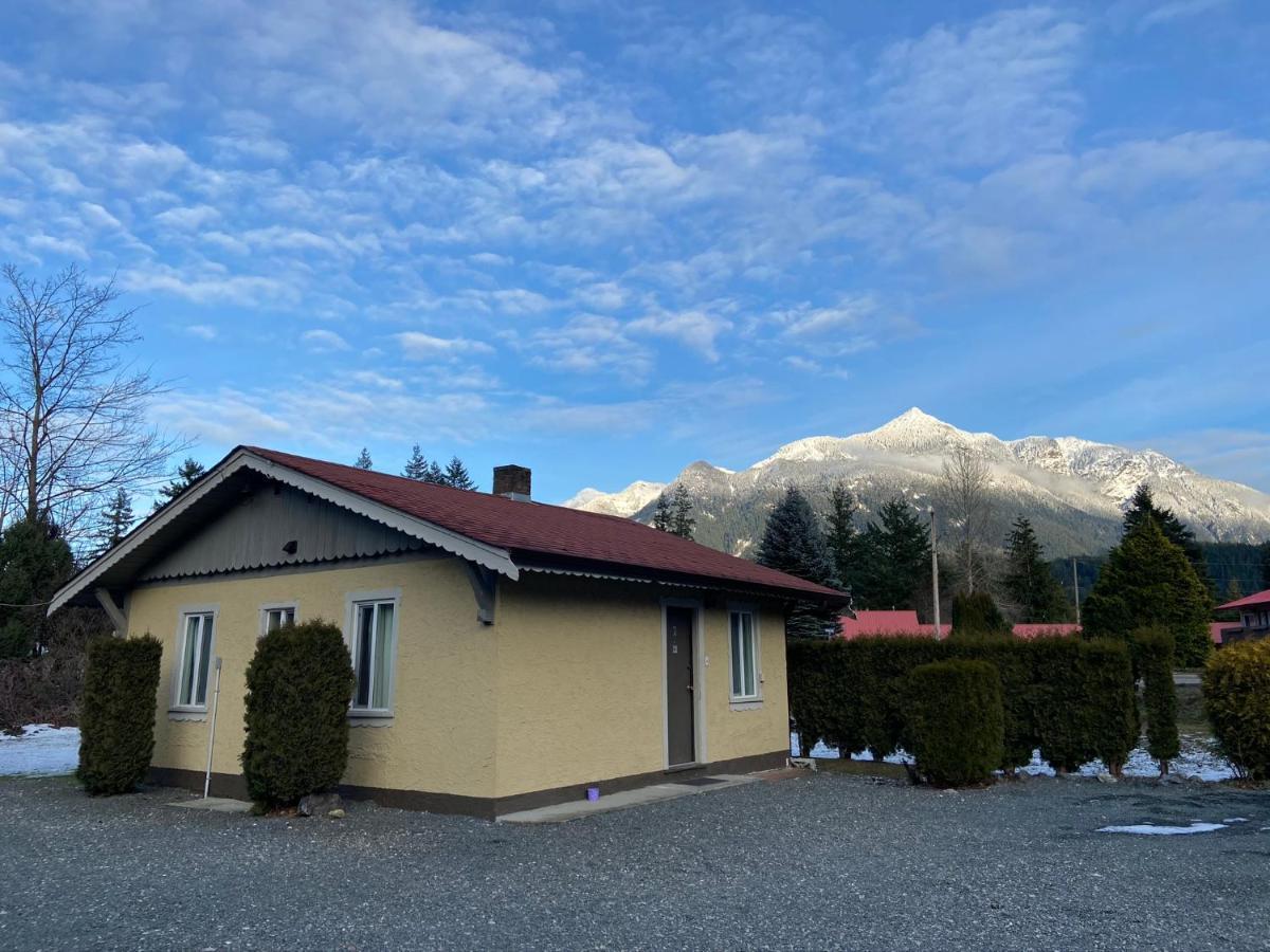 Swiss Chalets Motel Hope Extérieur photo